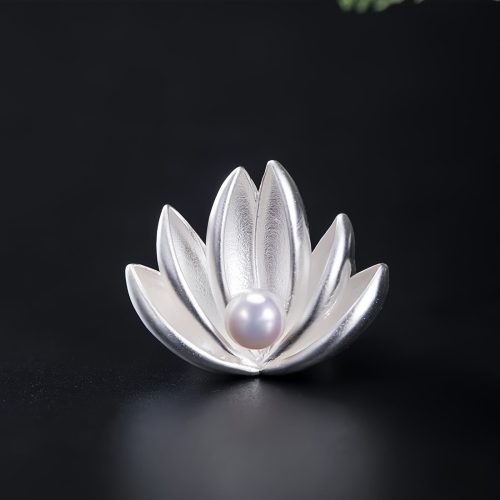 Broche de Flor de Loto con Perla en Plata 925 Broche de Flor de Loto con Perla en Plata 925