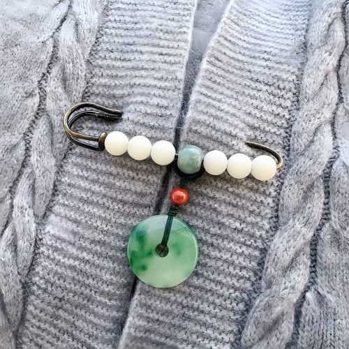 Broche de Paz de Semilla de Bodhi y Jade Broche de Paz de Semilla de Bodhi y Jade