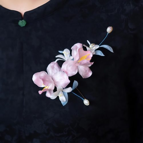 Broche de Iris Rosa de Seda de Morera Hecha a Mano Broche de Iris Rosa de Seda de Morera Hecha a Mano