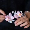Broche de Iris Rosa de Seda de Morera Hecha a Mano Handmade Mulberry Silk Pink Iris Brooch