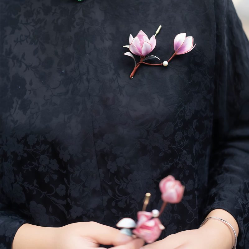 Broche de Magnolia Púrpura de Seda de Morera Artesanal Handmade Mulberry Silk Purple Magnolia Brooch