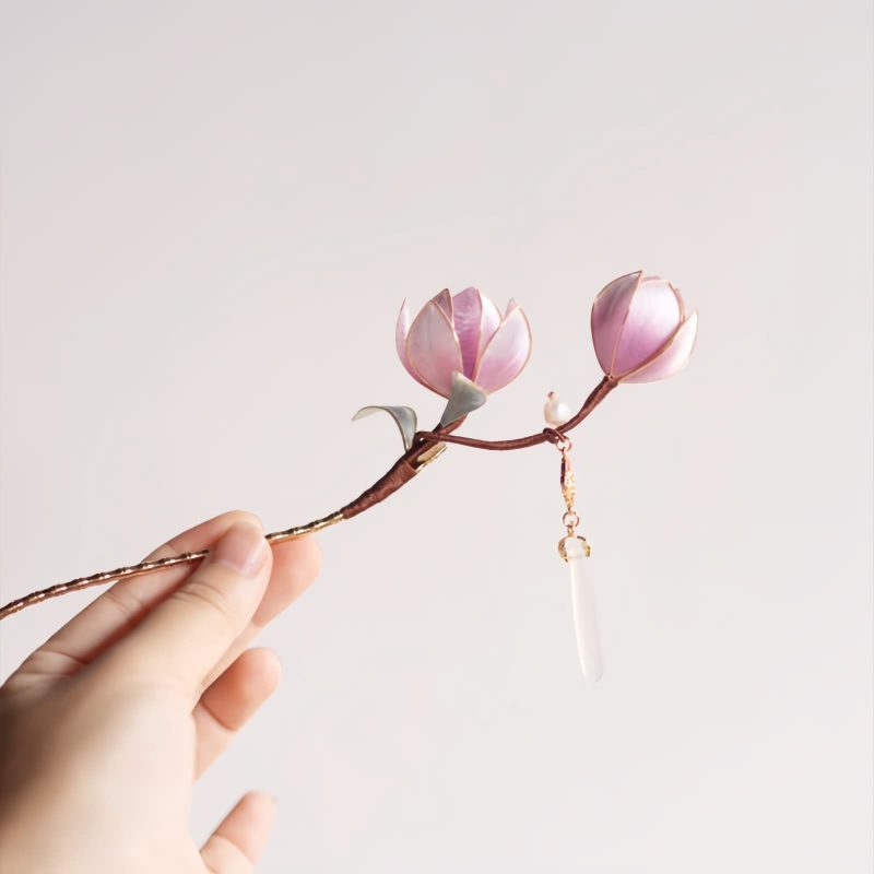 Broche de Magnolia Púrpura de Seda de Morera Artesanal Handmade Mulberry Silk Purple Magnolia Brooch
