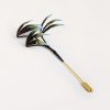 Broche de Flor de Seda de Morera Artesanal con Hojas de Bambú Handmade Mulberry Silk Flower Brooch with Bamboo Leaves