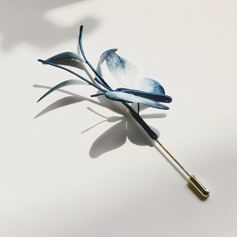 Broche de Mariposa de Terciopelo Hechos a Mano con Seda de Morera Handmade Velvet Butterfly Brooch with Mulberry Silk