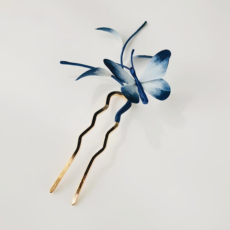Broche de Mariposa de Terciopelo Hechos a Mano con Seda de Morera Handmade Velvet Butterfly Brooch with Mulberry Silk