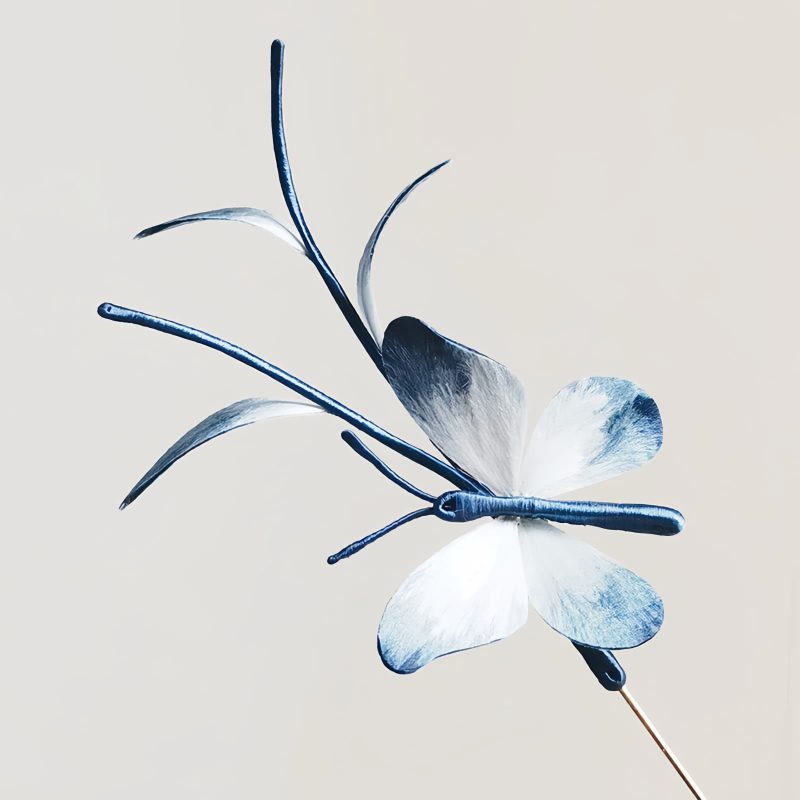 Broche de Mariposa de Terciopelo Hechos a Mano con Seda de Morera Handmade Velvet Butterfly Brooch with Mulberry Silk
