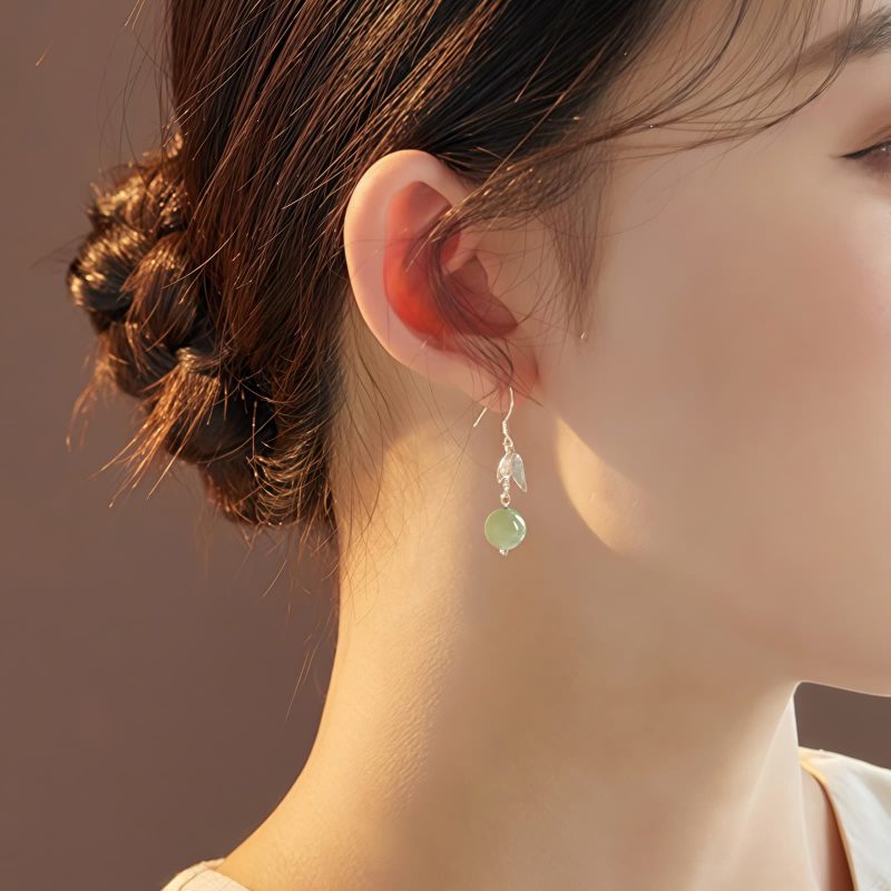 Aretes colgantes de hoja de bambú con jade de Hetian Hetian Jade Bamboo Leaf Dangle Earrings