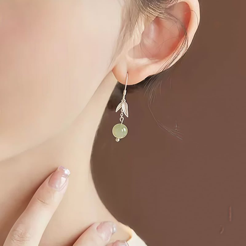 Aretes colgantes de hoja de bambú con jade de Hetian Hetian Jade Bamboo Leaf Dangle Earrings