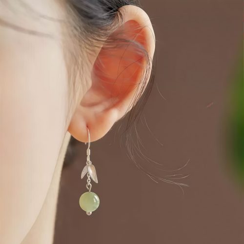 Aretes colgantes de hoja de bambú con jade de Hetian Aretes colgantes de hoja de bambú con jade de Hetian