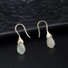 أقراط من حجر هيتيان اليشم على شكل زهرة ماغنوليا المتدلية Hetian Jade Magnolia Drop Earrings