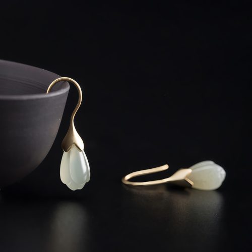 Aretes de Jade de Hetian con Forma de Magnolia Aretes de Jade de Hetian con Forma de Magnolia