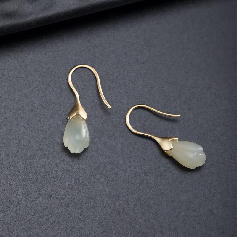 أقراط من حجر هيتيان اليشم على شكل زهرة ماغنوليا المتدلية Hetian Jade Magnolia Drop Earrings