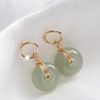 Brincos de Jade com Pingente Sorte Jade Luck Drop Earrings