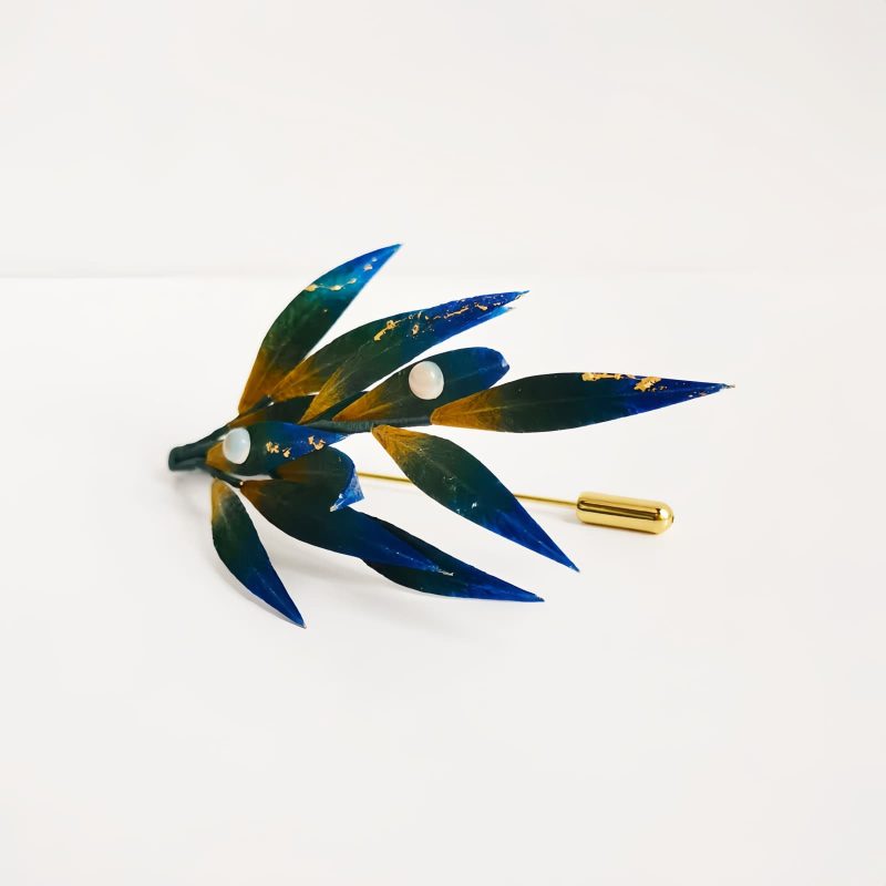 Broche de Flor de Seda de Morera con Hojas Verdes y Amarillas Mulberry Silk Velvet Flower Brooch with Green and Yellow Leaves