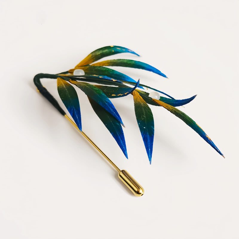 Broche de Flor de Seda de Morera con Hojas Verdes y Amarillas Mulberry Silk Velvet Flower Brooch with Green and Yellow Leaves