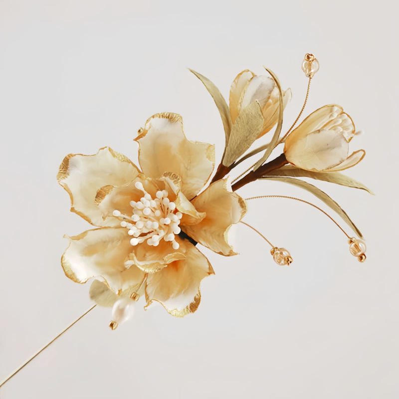 Broche de Camelia Blanca hecha a mano con seda de morera Mulberry Silk Handmade White Camellia Brooch