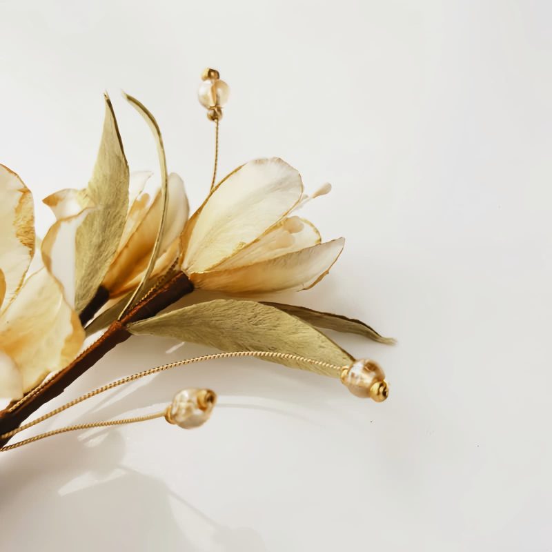 Broche de Camelia Blanca hecha a mano con seda de morera Mulberry Silk Handmade White Camellia Brooch