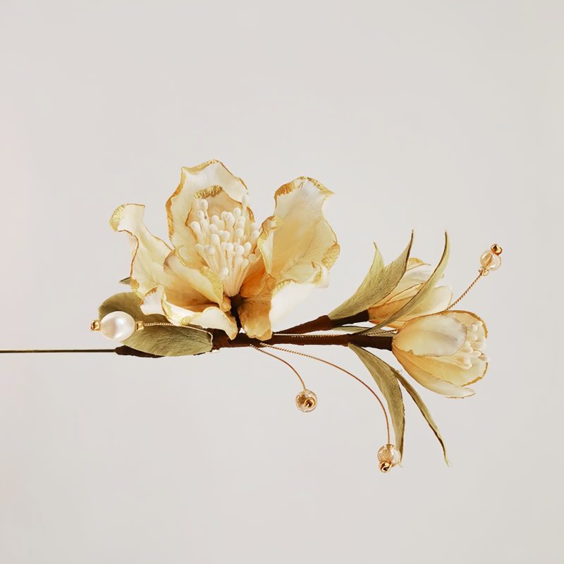 Broche de Camelia Blanca hecha a mano con seda de morera Mulberry Silk Handmade White Camellia Brooch