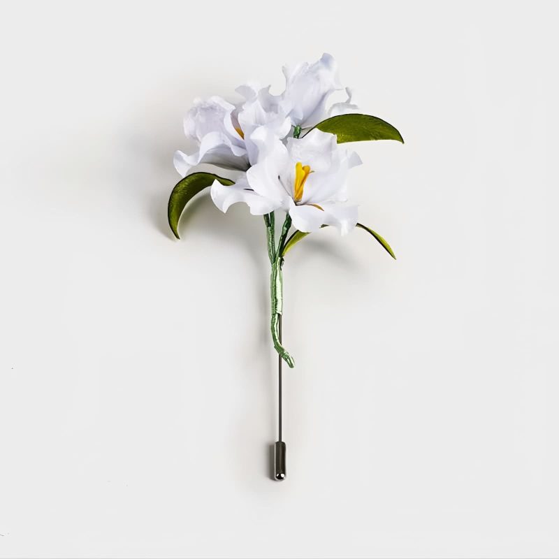 Broche de Iris Blanco en Seda de Morera Mulberry Silk White Iris Brooch
