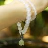 Pulsera de Protección de Ágata Blanca Tibetana con Loto Tibetan White Agate Lotus Protection Bracelet