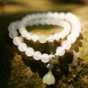 Pulsera de Protección de Ágata Blanca Tibetana con Loto Tibetan White Agate Lotus Protection Bracelet