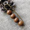 Broche Curativa Vintage de Sándalo Vintage Sandalwood Healing Brooch