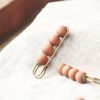 Broche Curativa Vintage de Sándalo Vintage Sandalwood Healing Brooch