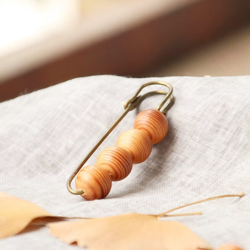 Broche Curativa Vintage de Sándalo Vintage Sandalwood Healing Brooch