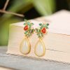 Aretes colgantes de jade blanco y ágata roja con forma de mariposa White Jade Red Agate Butterfly Dangle Earrings