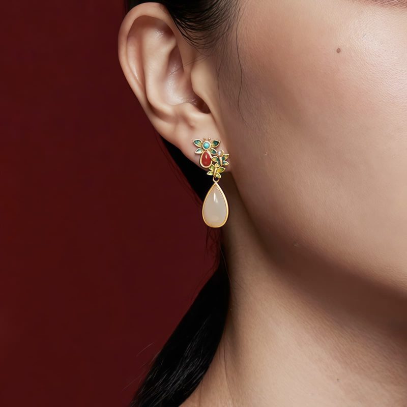 Aretes colgantes de jade blanco y ágata roja con forma de mariposa White Jade Red Agate Butterfly Dangle Earrings