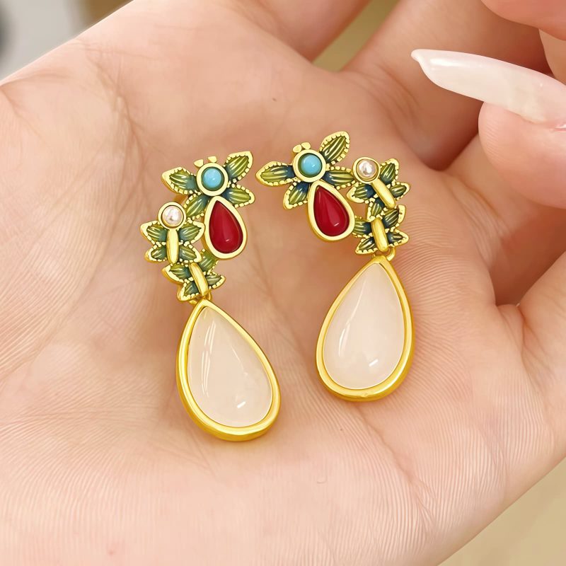Aretes colgantes de jade blanco y ágata roja con forma de mariposa White Jade Red Agate Butterfly Dangle Earrings