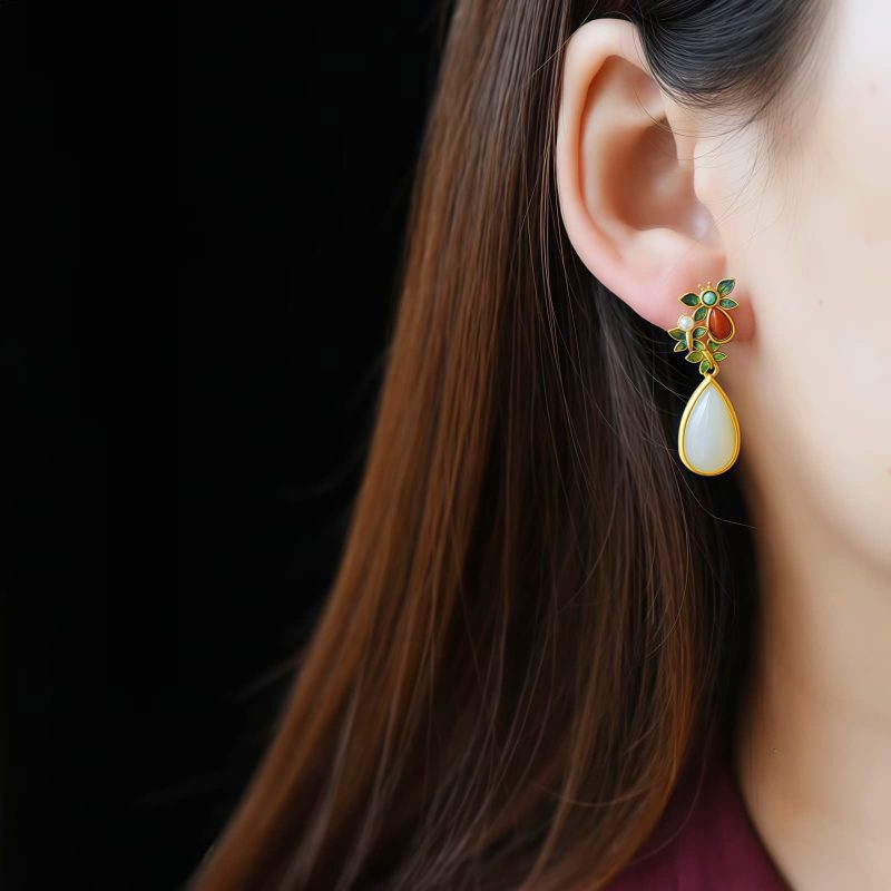 Aretes colgantes de jade blanco y ágata roja con forma de mariposa White Jade Red Agate Butterfly Dangle Earrings