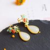 Aretes colgantes de jade blanco y ágata roja con forma de mariposa White Jade Red Agate Butterfly Dangle Earrings