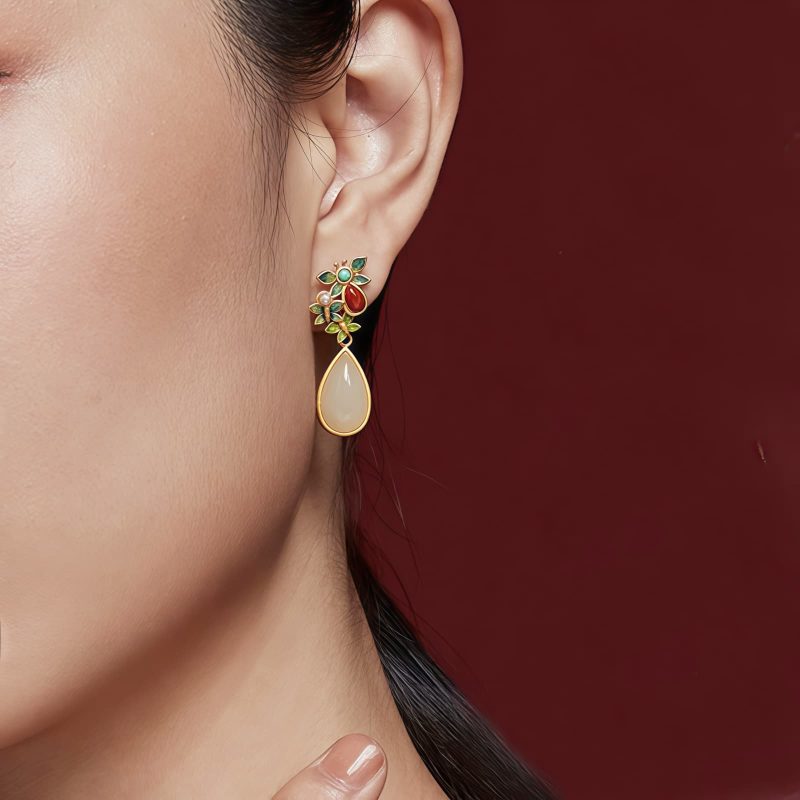 Aretes colgantes de jade blanco y ágata roja con forma de mariposa White Jade Red Agate Butterfly Dangle Earrings