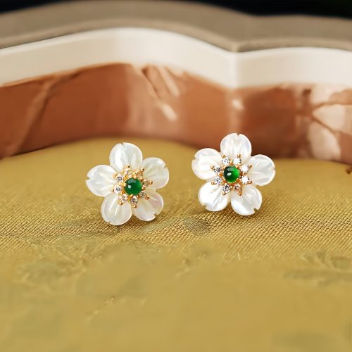 Aretes de Flor de Jade y Plata 925 con Tridacna Aretes de Flor de Jade y Plata 925 con Tridacna