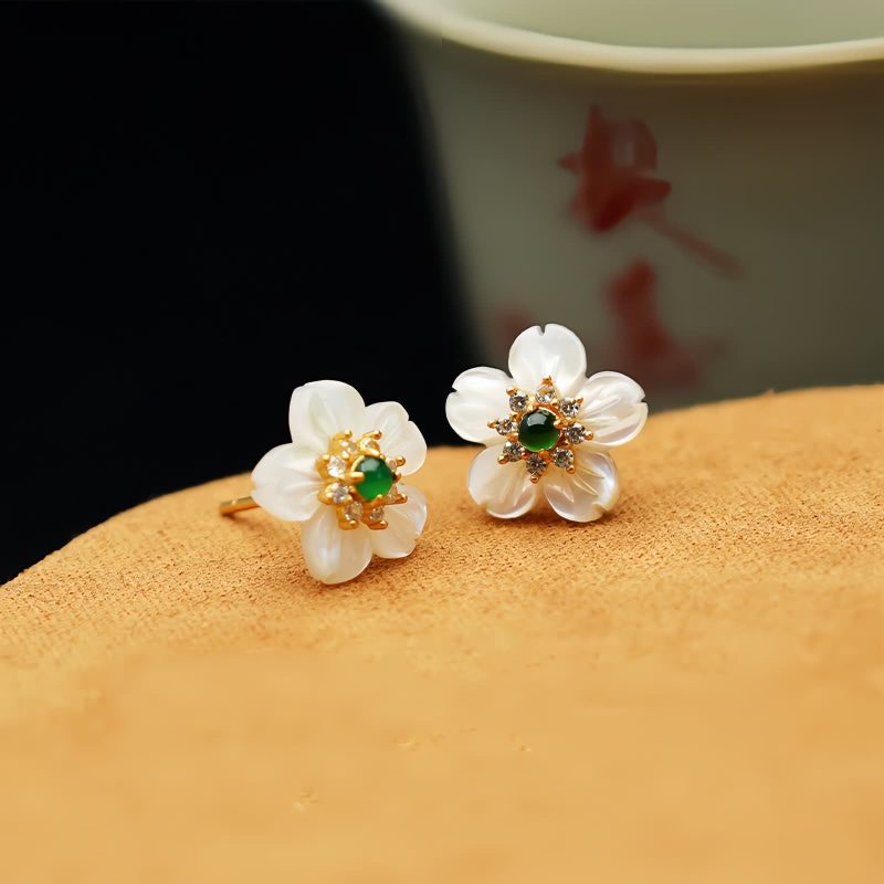 Aretes de Flor de Jade y Plata 925 con Tridacna 925 Silver Tridacna Jade Flower Earrings