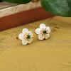 Aretes de Flor de Jade y Plata 925 con Tridacna 925 Silver Tridacna Jade Flower Earrings