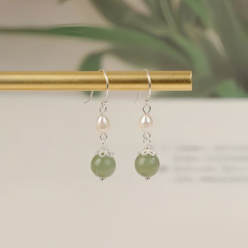 Aretes de Jade y Perla con Plata 925: Sabiduría Ancestral Aretes de Jade y Perla con Plata 925: Sabiduría Ancestral