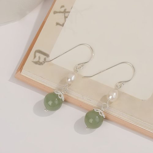 Aretes de Jade y Perla con Plata 925: Sabiduría Ancestral Aretes de Jade y Perla con Plata 925: Sabiduría Ancestral