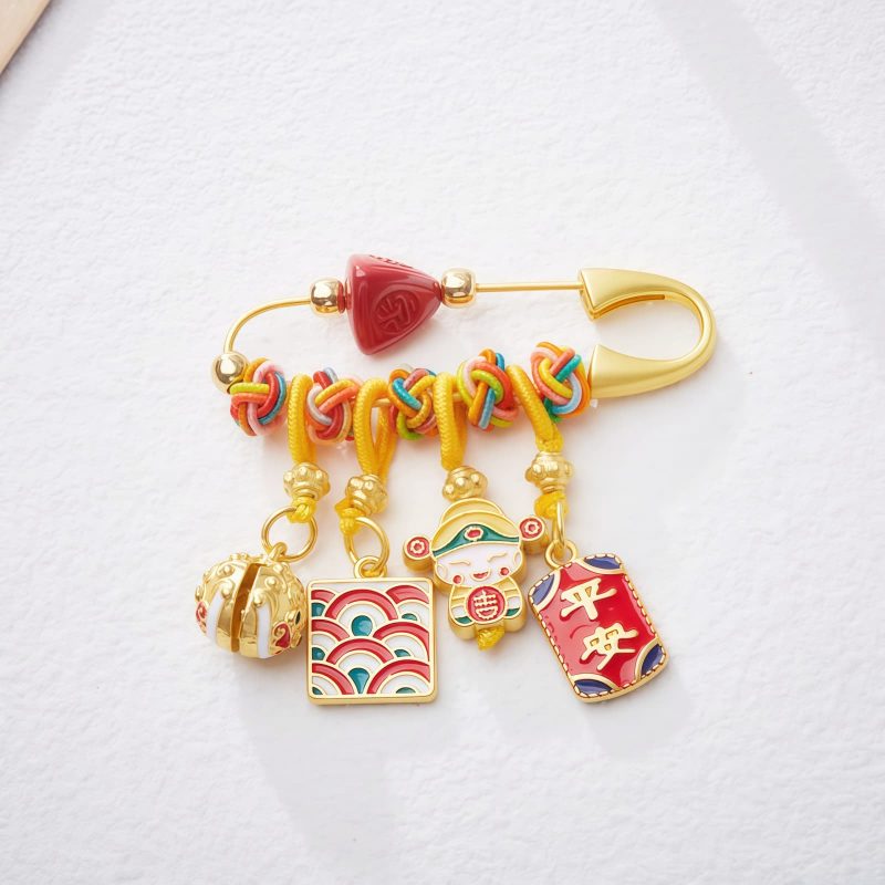 Broche Artesanal de Cai Shen con Cinabrio Handcrafted Cinnabar Caishen God Brooch