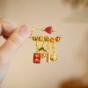 Broche Artesanal de Cai Shen con Cinabrio Handcrafted Cinnabar Caishen God Brooch