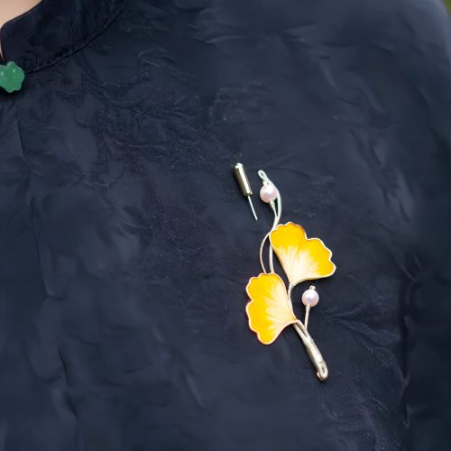 Broche de Hoja de Ginkgo de Seda de Morera Artesanal Broche de Hoja de Ginkgo de Seda de Morera Artesanal