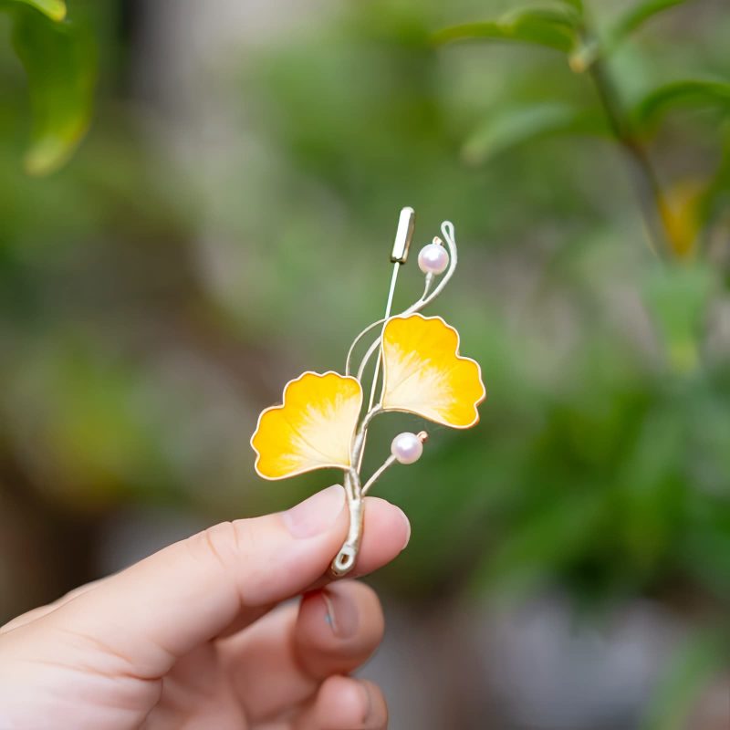 Broche de Hoja de Ginkgo de Seda de Morera Artesanal Handmade Mulberry Silk Ginkgo Leaf Brooch