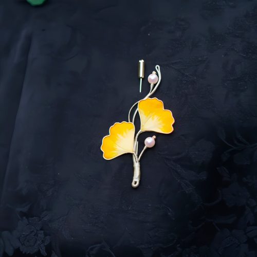 Broche de Hoja de Ginkgo de Seda de Morera Artesanal Broche de Hoja de Ginkgo de Seda de Morera Artesanal