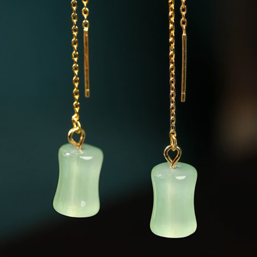 Aretes colgantes con diseño de bambú y jade Aretes colgantes con diseño de bambú y jade