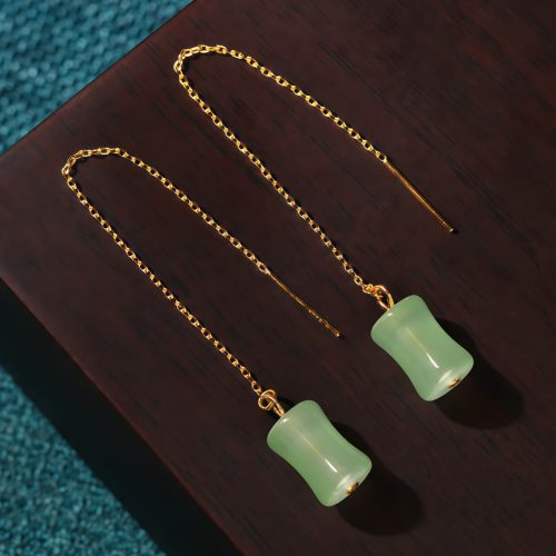 Aretes colgantes con diseño de bambú y jade Aretes colgantes con diseño de bambú y jade