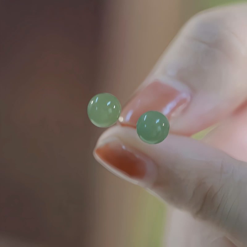 Aretes de Jade con Cuentas de la Suerte Jade Beaded Luck Stud Earrings