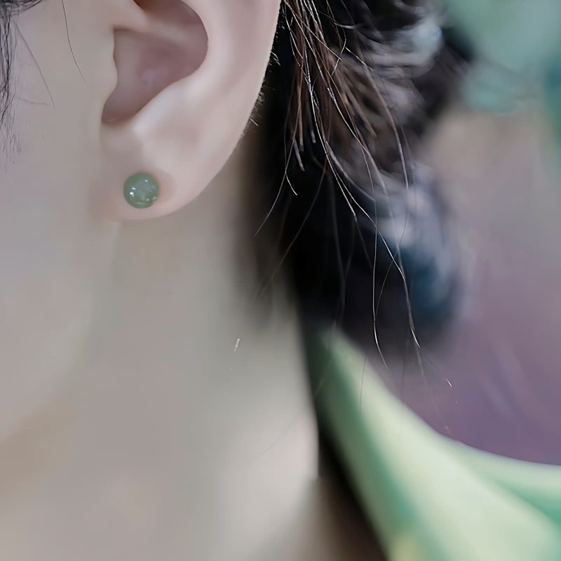 Aretes de Jade con Cuentas de la Suerte Jade Beaded Luck Stud Earrings
