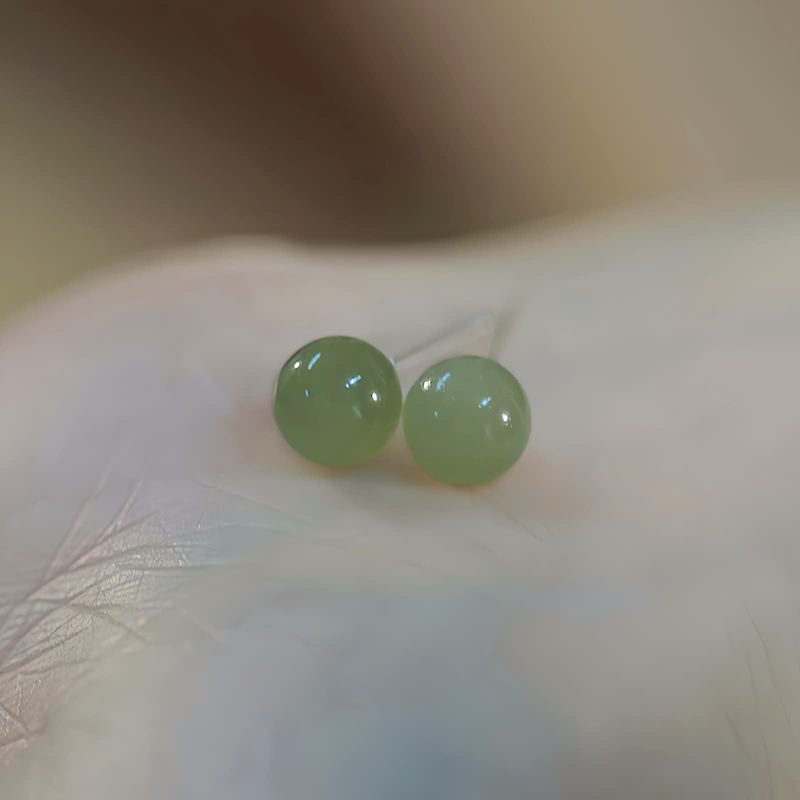 Aretes de Jade con Cuentas de la Suerte Jade Beaded Luck Stud Earrings
