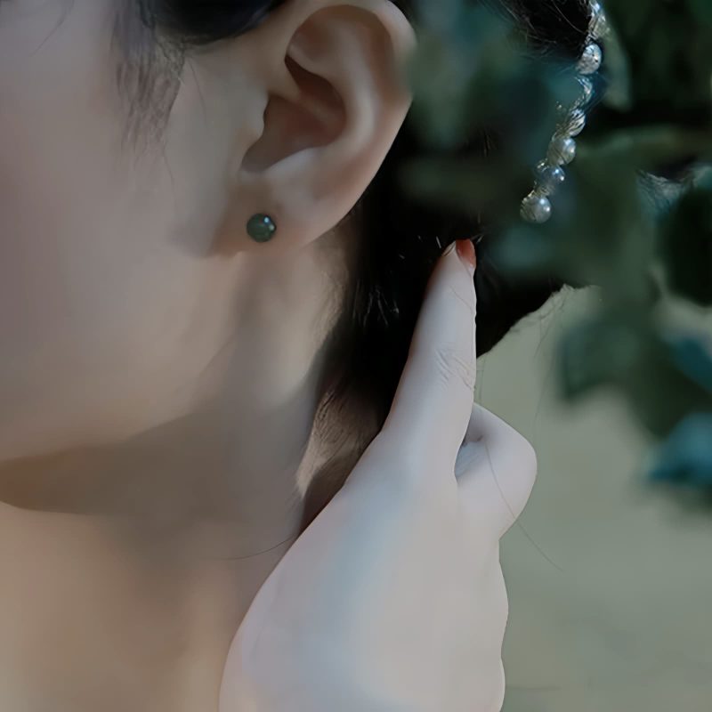 Aretes de Jade con Cuentas de la Suerte Jade Beaded Luck Stud Earrings